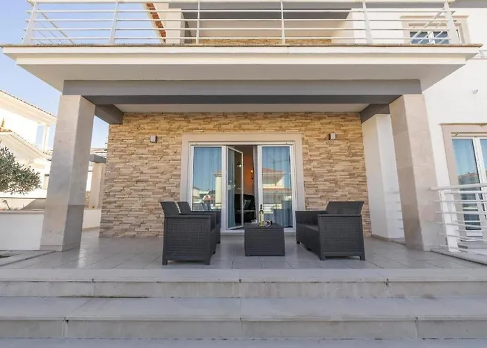 Nazarena Villa *